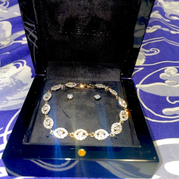 Brand New Givenchy Bracelet and Earrings Set 💎🤩 Perfect for any Women 🔥 - Picture 1 of 5